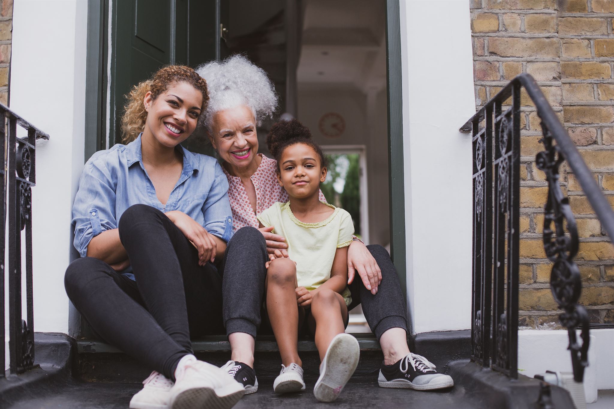 Women-and-child-sitting-on-stoop